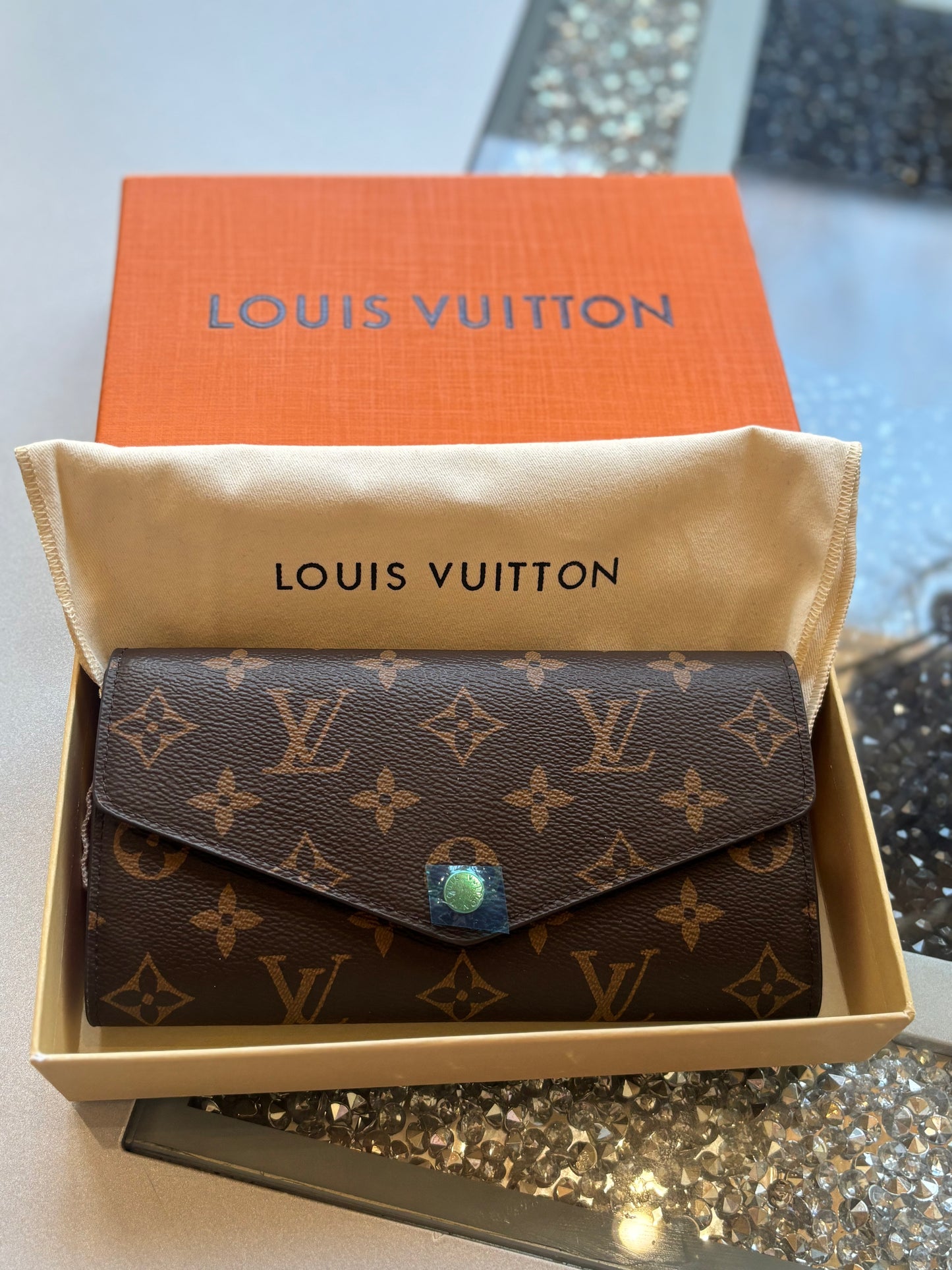 Louis Vuitton's classic models, the Sarah wallet