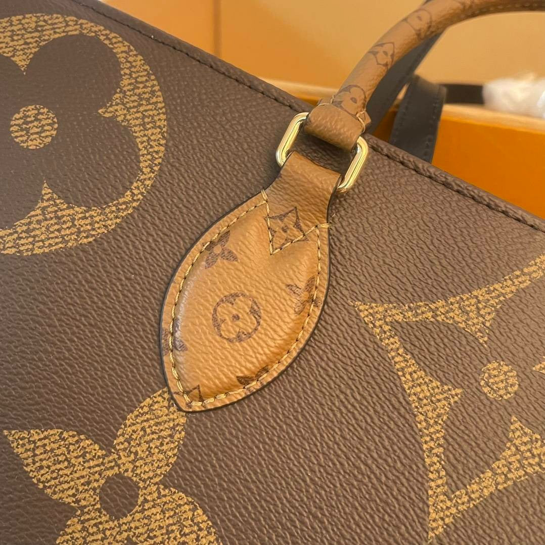 ONTHEGO Tote Bag