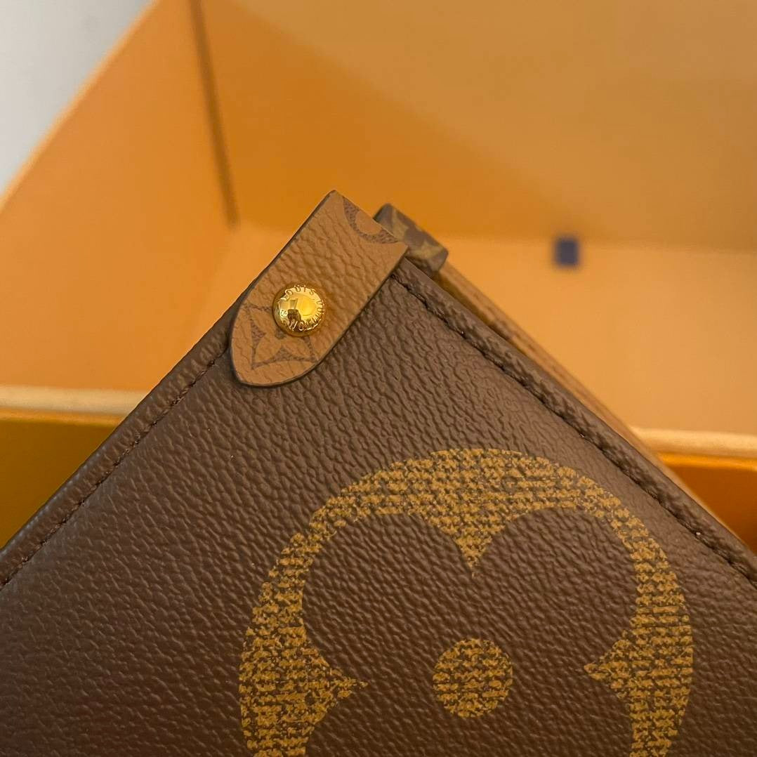 ONTHEGO Tote Bag